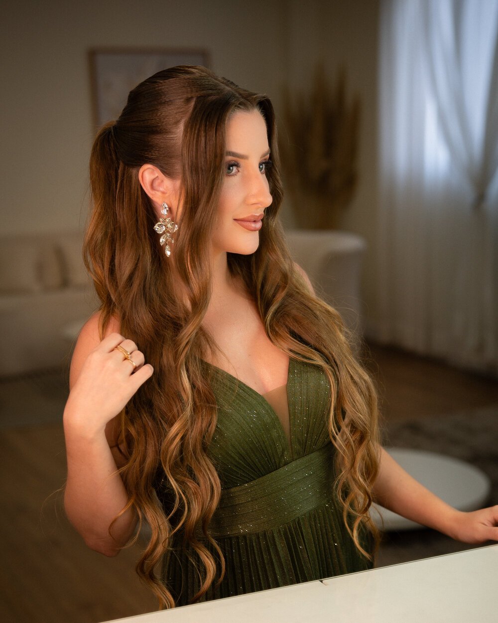 Penteado meio preso com ondas para eventos em Chapecó