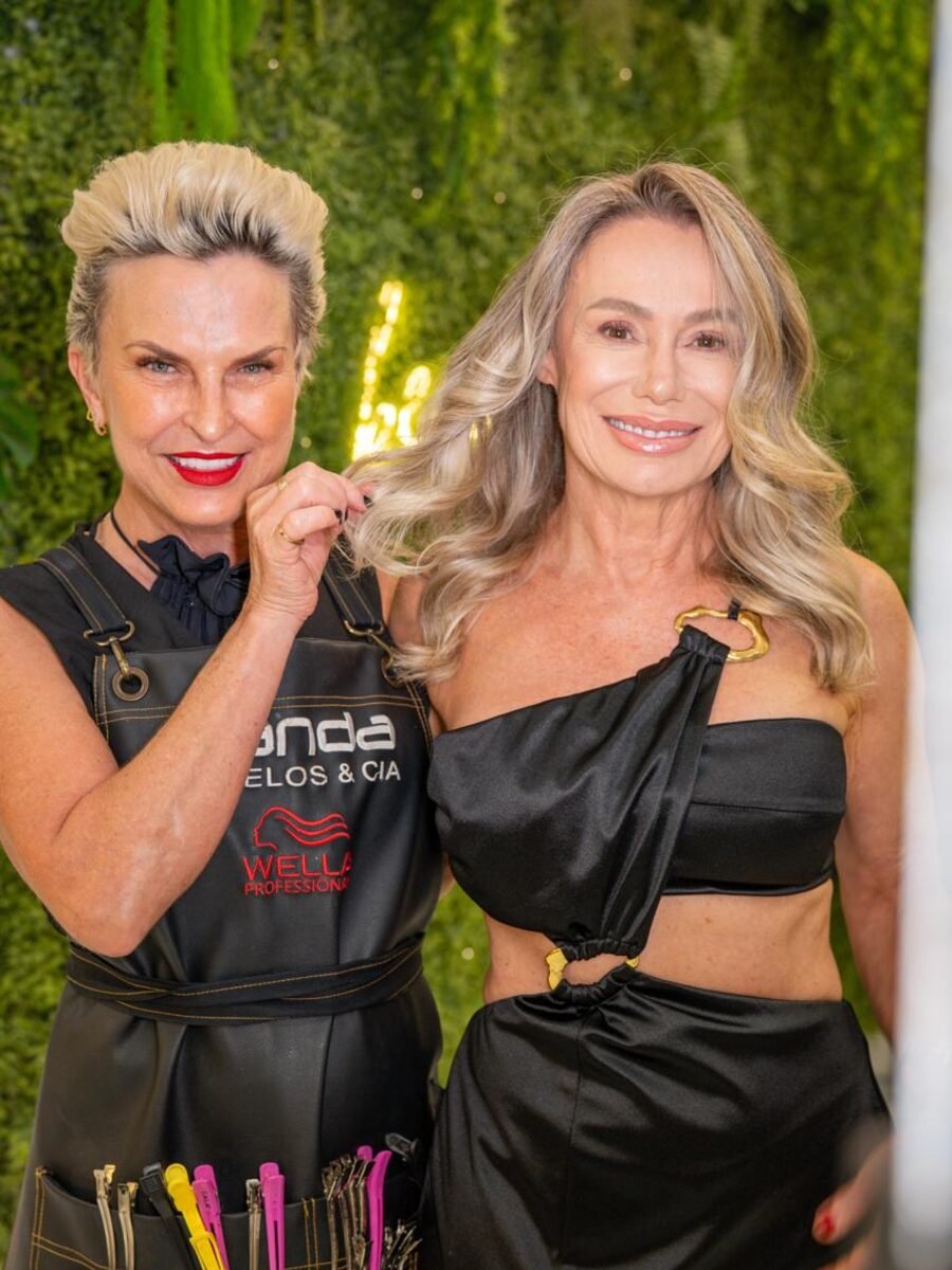 Cliente loira após a Transformação Nanda