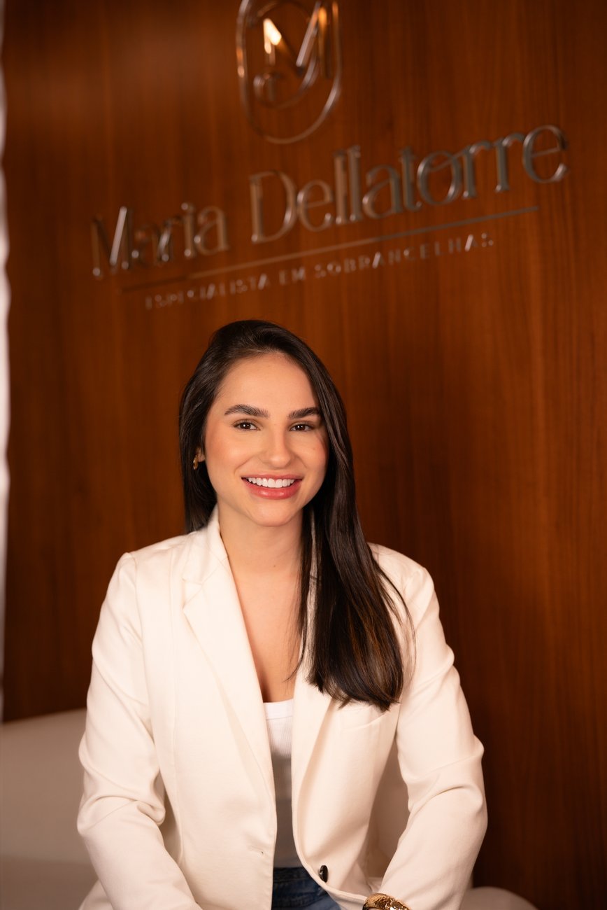Maria Dellatorre especialista em remoção a laser de sobrancelhas Chapecó
